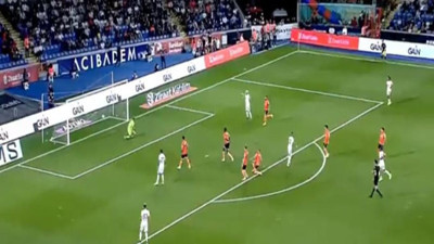 Yok böyle bir gol. Ziyech şut değil füze attı