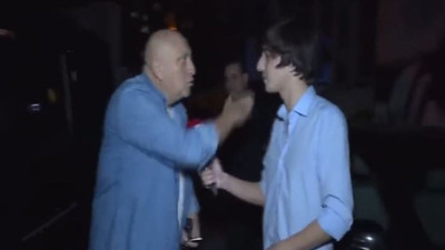 Spor yorumcusu Sinan Engin, kendisine soru soran genç muhabiri tokatladı