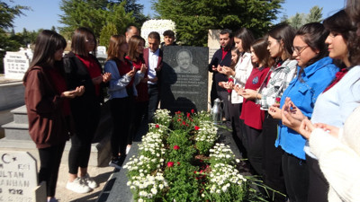 'Bozkırın Tezenesi' Neşet Ertaş mezarı başında anıldı