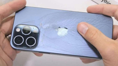 iPhone 15 tek bir hareketle paramparça oldu. 94 bin lira çöpe gitti