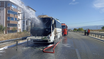 İBB’ye ait servis midibüsü yandı