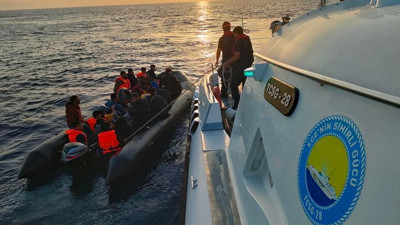 Çanakkale’de 73 kaçak göçmen ile 1 göçmen kaçakçısi yakalandı