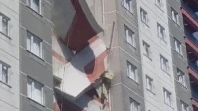 Binanı dış cephesi çöktü mahallede panik yaşandı