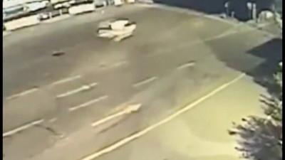 Kocaeli'de dalgın sürücü feribota binmeye çalışırken denize uçtu