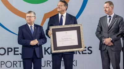 TMOK Başkan Yardımcısı Arat'a büyük onur