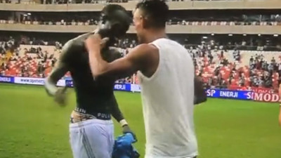Aboubakar ile Nani maç sonu kahkaha attı. Beşiktaşlı taraftarlar isyan etti