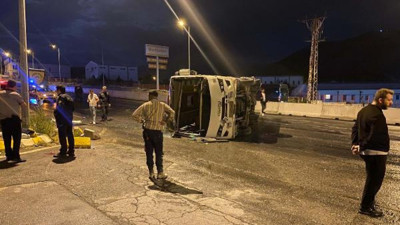 Kayseri'de fabrika işçilerinin taşındığı servis midibüsü devrildi