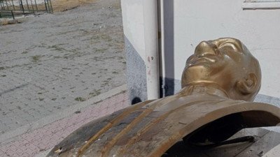 Atatürk büstüne alçak saldırı. İki kişi gözaltında