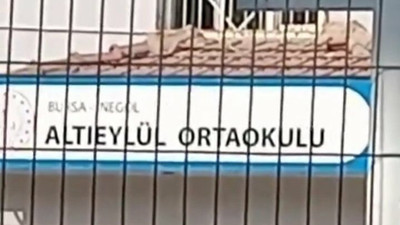 Dersi zili yerine Arapça ilahi çaldılar. Devlet okulunda skandal