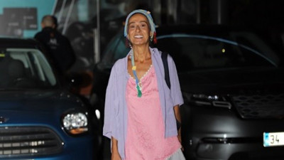 Yıldız Tilbe'nin AVM kombini dikkat çekti