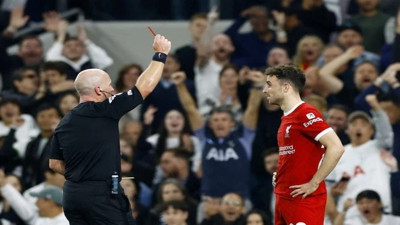 Tottenham Liverpool maçının hakemlerine ceza gecikmedi