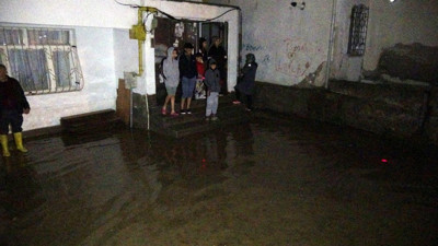 Yozgat’ta sağanak nedeniyle ev ve iş yerlerini su bastı