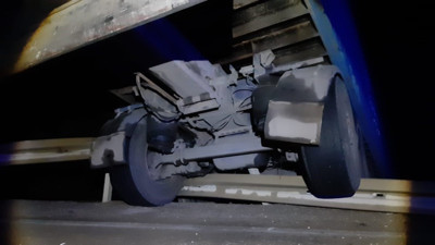 Tırın uçurumdan yuvarlanmasını dorsesi engelledi