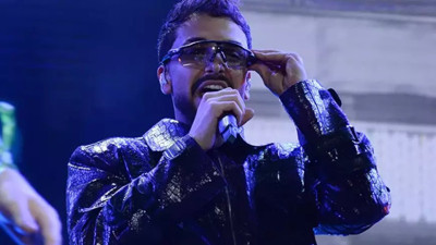 Sefo hayranlarına yağmurlu hava vız geldi. Konser alanı hıncahınç doldu