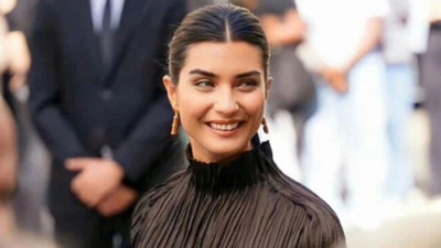 Tuba Büyüküstün Paris’te karalara büründü