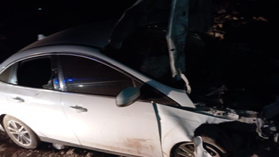 Patlayan tekerinden fırlayan jant kaza yaptırdı: 2 yaralı