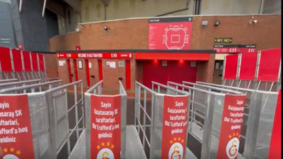 Manchester United'dan Galatasaray taraftarına sürpriz jest. Asılan pankartlar sosyal medyada gündem oldu