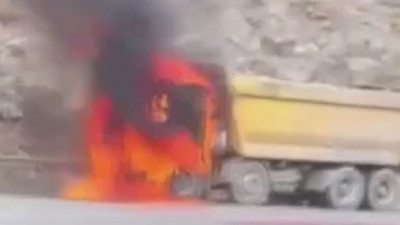 Kireç taşlar kamyonla birlikte yandı