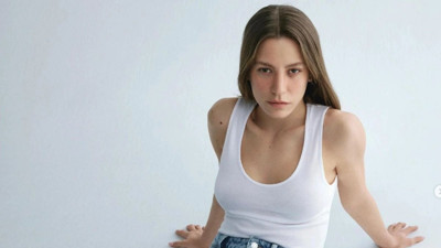 Serenay Sarıkaya ertelediği kararını hayata geçirdi. Annesinin yasak aşk yaşadığını öğrenmişti