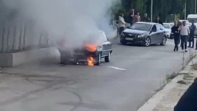 Park halindeki otomobil alev aldı (03 Ekim 2023)