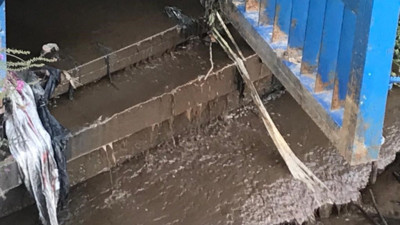 İstanbul'da fabrika atıkları o ilçedeki vatandaşları isyan ettirdi