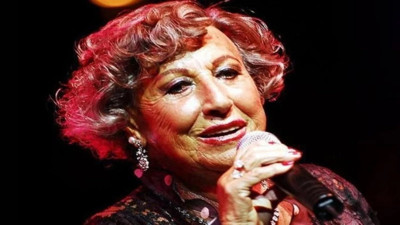 Müzeyyen Senar New York Meydanı'nda