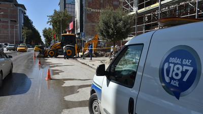 İş makinesi doğal gaz borusunu patlattı