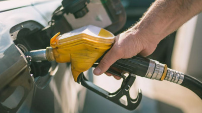 Tarih belli oldu motorine indirim geliyor. Benzin ile arasındaki fark 6 lira 65 kuruştu