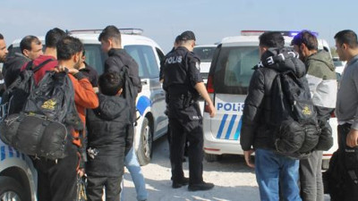 Lastikleri patlayınca apartman sakini ihbar etti. Jandarma hepsini yakaladı