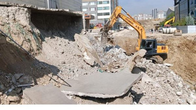 Ankara'da sıra dışı olay. Bina yıkılmayınca koç kestiler