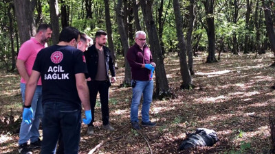 Koli bantlarıyla bağlanmış poşette ölü köpek bulundu