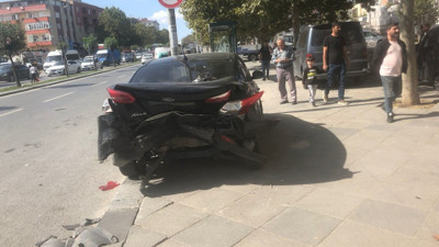 Işık ihlali yapıp kaçtı, iki araç birbirine girdi