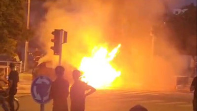 Hatay’da seyir halindeki araç alev alev yandı