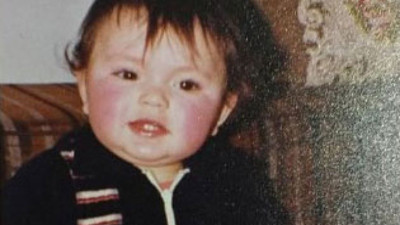 Ezgi Mola'dan esprili bebeklik karesi paylaşımı. Dişlere dikkat çekti