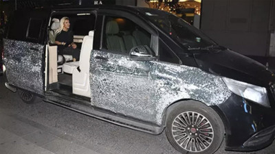 Ünlü şarkıcının pullu arabası kendisinden daha meşhur. Görenler Sardalya balığına benzetiyor.