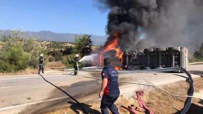 Süt taşıyan tır devrildi. Sürücü yanarak hayatını kaybetti