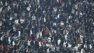 Beşiktaş taraftarından tarihe geçen protesto. Aboubakar bozdu