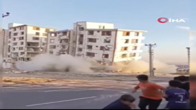 Kontrollü yıkım kontrolden çıktı: Enkaz elektrik direklerinin üzerine düştü