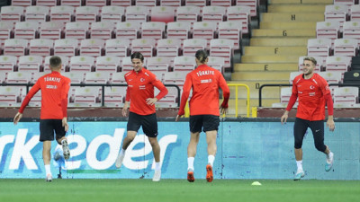 Montella sahaya iniyor