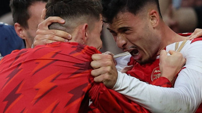 Arsenal Manchester City'i son dakikalarda yıktı