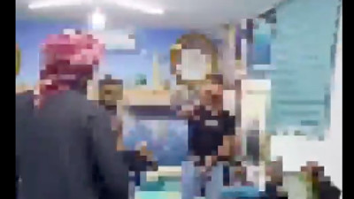 Küçük çocuklara şiş batırıp zikir çektiler