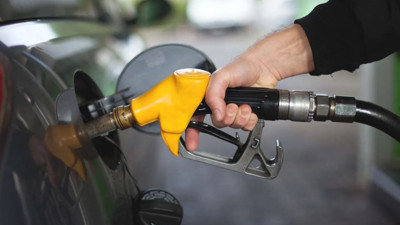 Benzin ve motorine dev zam yolda Brent petrolü savaş vurdu bir gecede 5.5 dolar zam