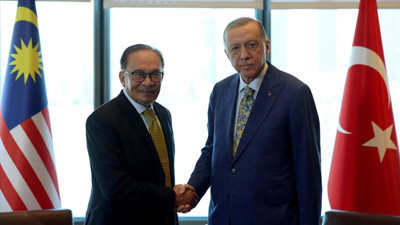 Erdoğan, Malezya Başbakanı İbrahim ile telefonda görüştü