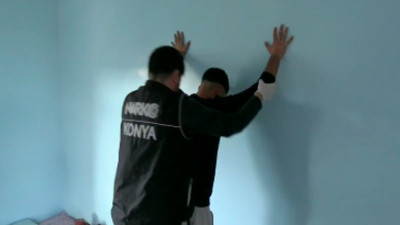 Buraya polis giremez dedikleri mahalleye şafak baskını