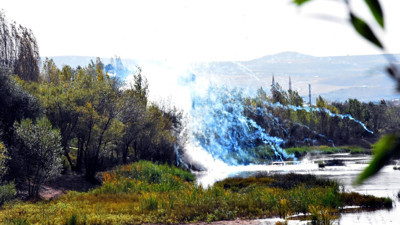 Balık tutmak için nehir kenarına gitti. Oltasına takılanı görünce şok oldu
