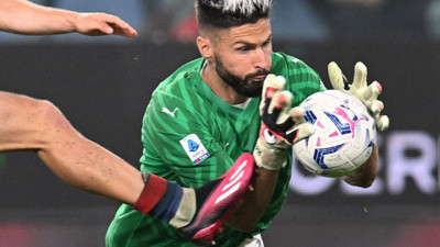 İtalya'da Giroud fırtınası. Haftanın kalecisi seçildi