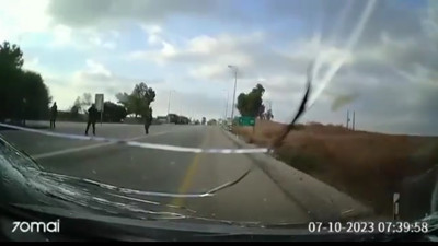 HAMAS'tan otoyolda katliam. Yoldan geçen sivillere yakın mesafeden ateş ettiler