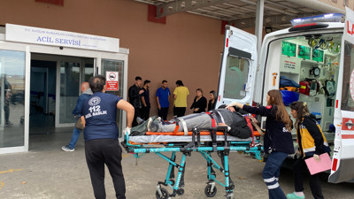 Otomobil ile motosikletin çarpışması kameraya yansıdı