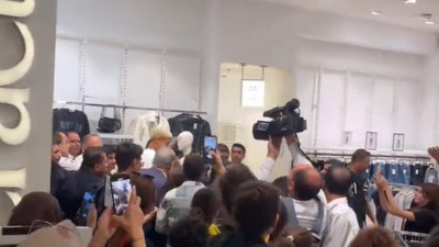 Malatya'da Melissa Vargas izdihamı. Milli yıldız hayranlarının sevgi seline takıldı