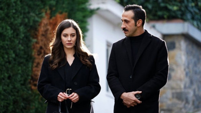 Yalı Çapkını'nın oyuncuları Beril Pozam ile Ersin Arıcı'nın aşkı ortaya çıktı